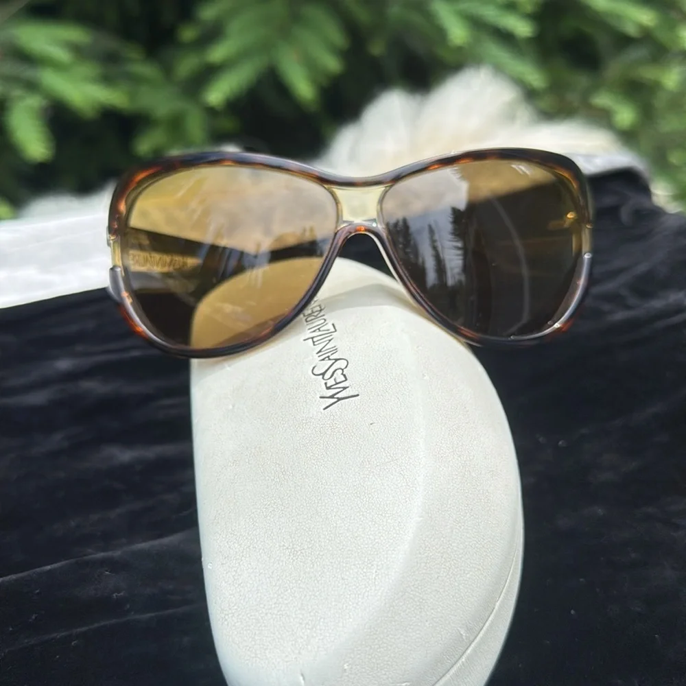 VTG Yves Saint Laurent Tortoise Shell and Gold woman’s Sunglasses with Case - Picture 3 of 8